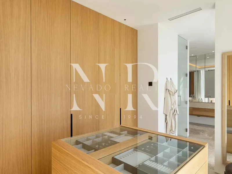 Frontline golf villa in Las Brisas with panoramic views for sale