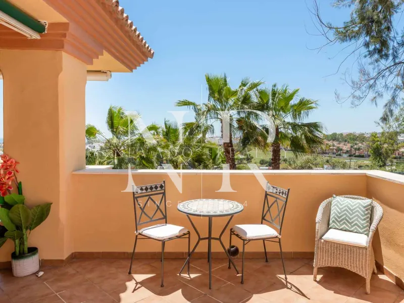 Flat in Urbanisation Cumbres del Rodeo with sea views for sale