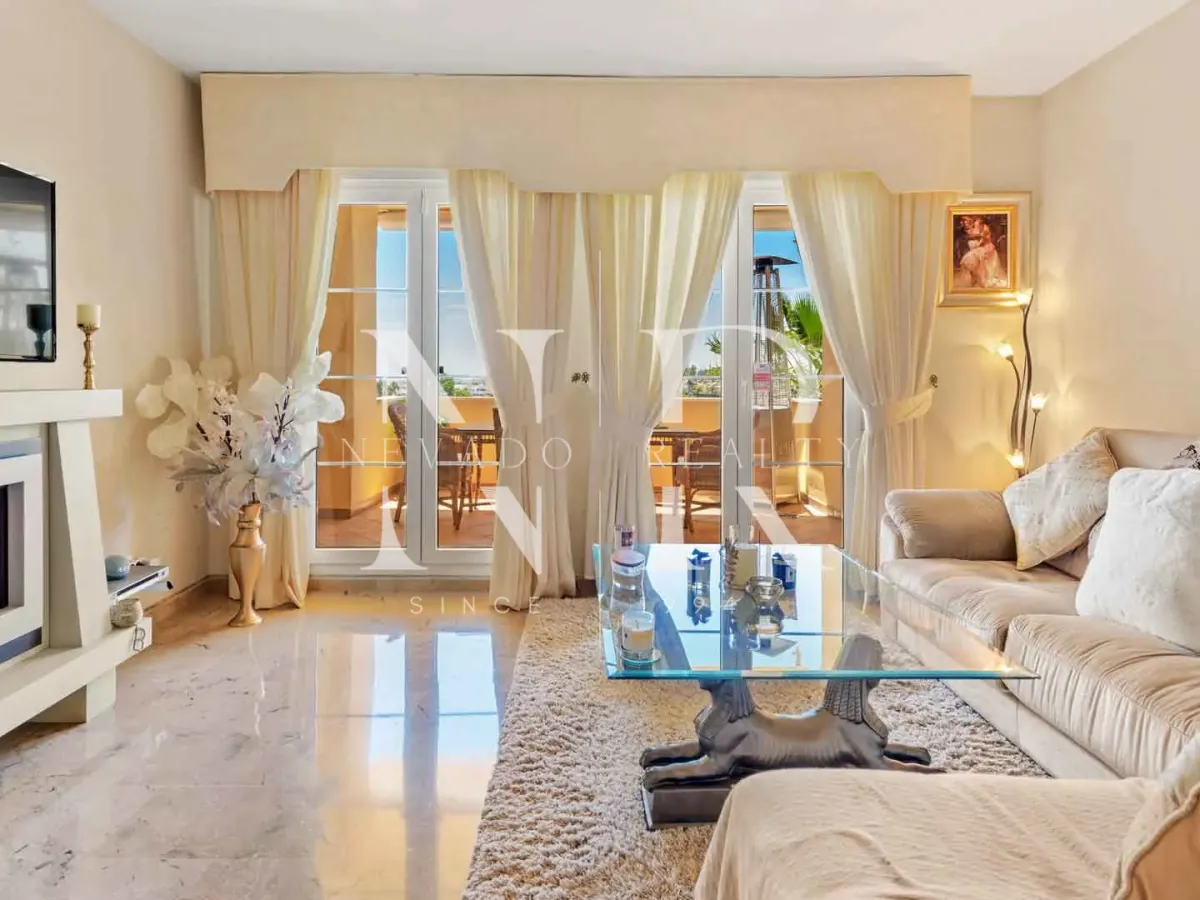 Flat in Urbanisation Cumbres del Rodeo with sea views for sale