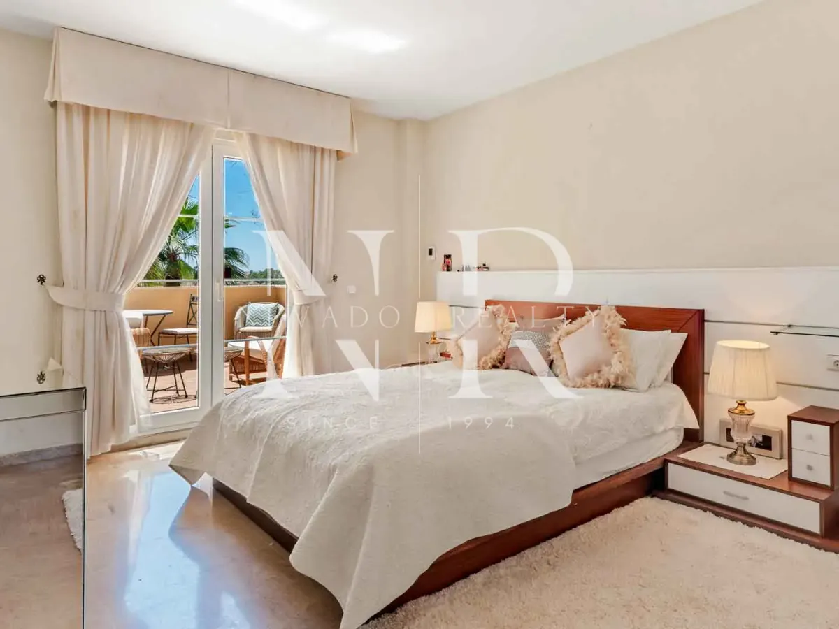 Flat in Urbanisation Cumbres del Rodeo with sea views for sale