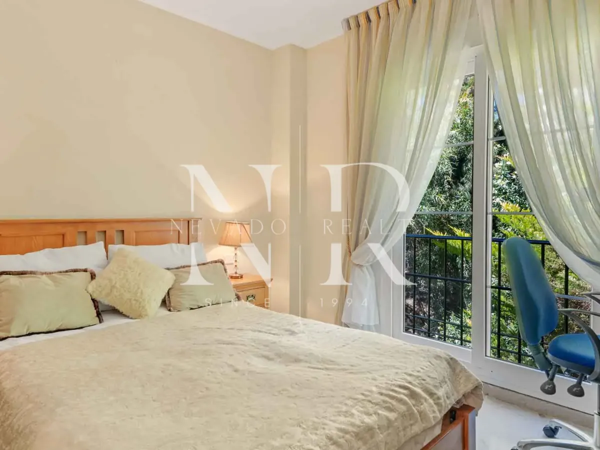 Flat in Urbanisation Cumbres del Rodeo with sea views for sale