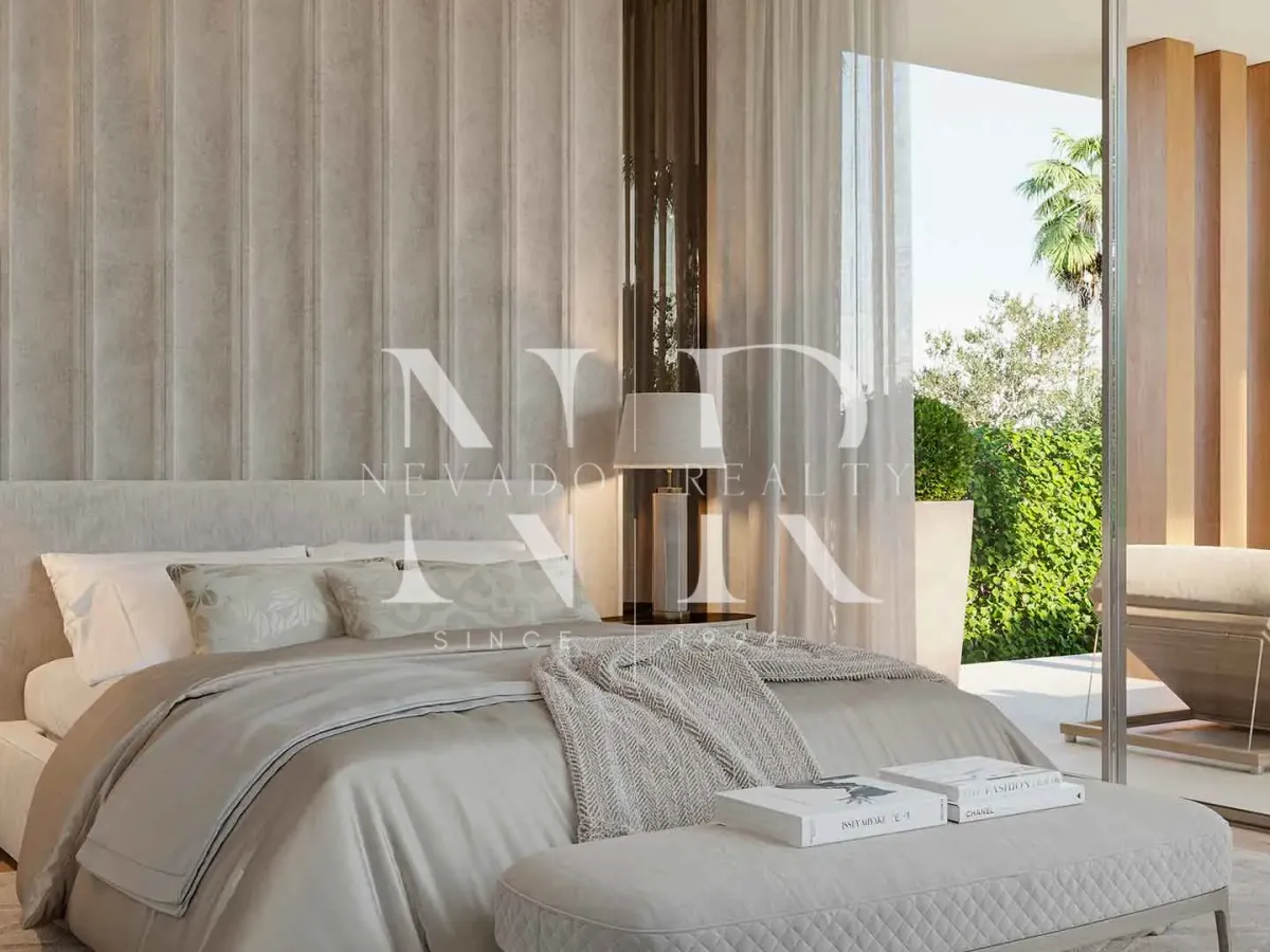 Villa in Nueva Andalucía under construction in closed urbanization for sale