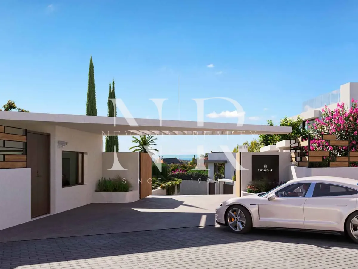 Villa in Nueva Andalucía under construction in closed urbanization for sale