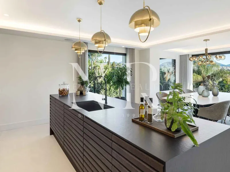 Villa in Nueva Andalucia in Las Brisas Golf with panoramic views for sale