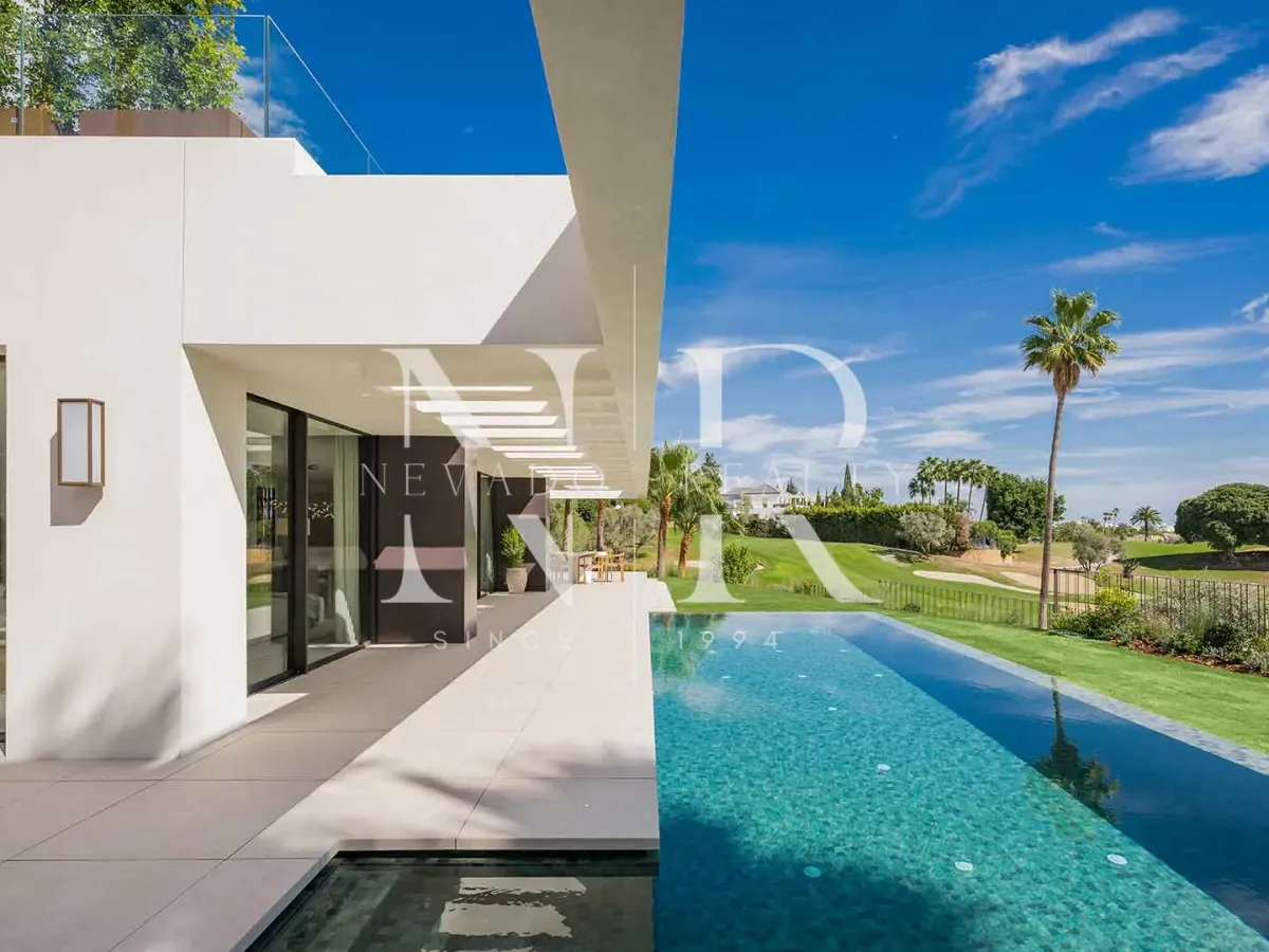 Villa for sale front line golf in Los Naranjos Golf Club