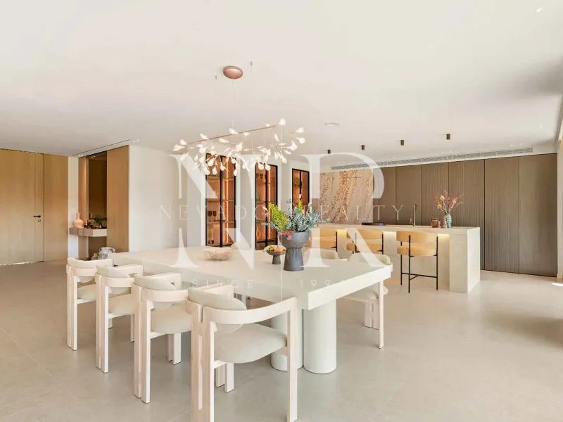 Villa for sale front line golf in Los Naranjos Golf Club