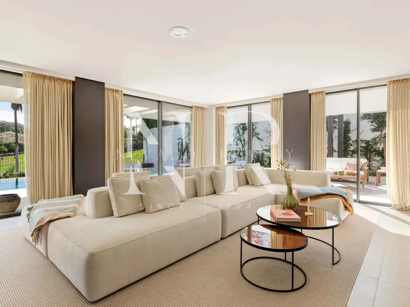 Villa for sale front line golf in Los Naranjos Golf Club