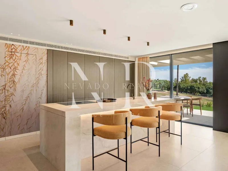 Villa for sale front line golf in Los Naranjos Golf Club