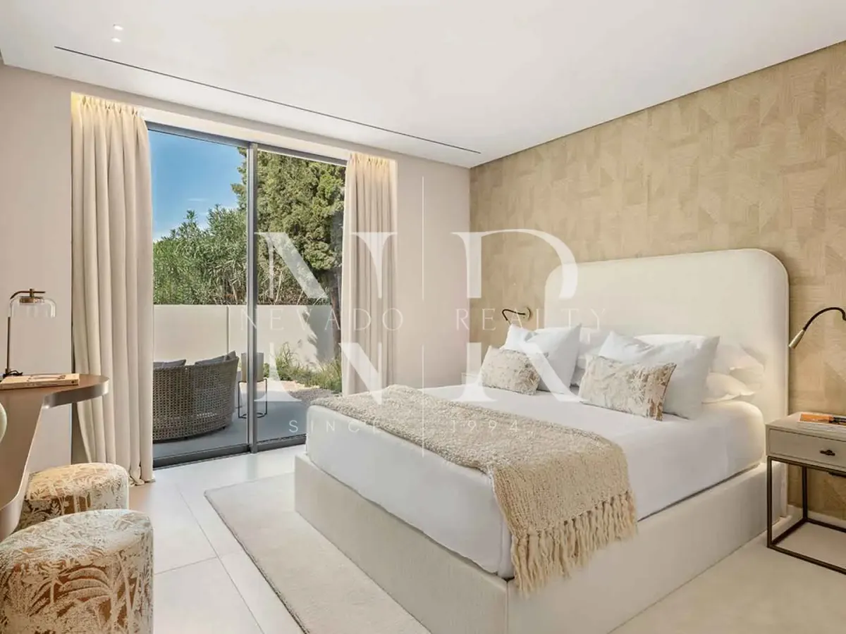 Villa for sale front line golf in Los Naranjos Golf Club