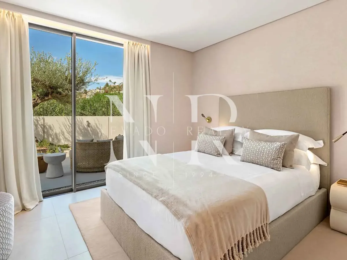 Villa for sale front line golf in Los Naranjos Golf Club