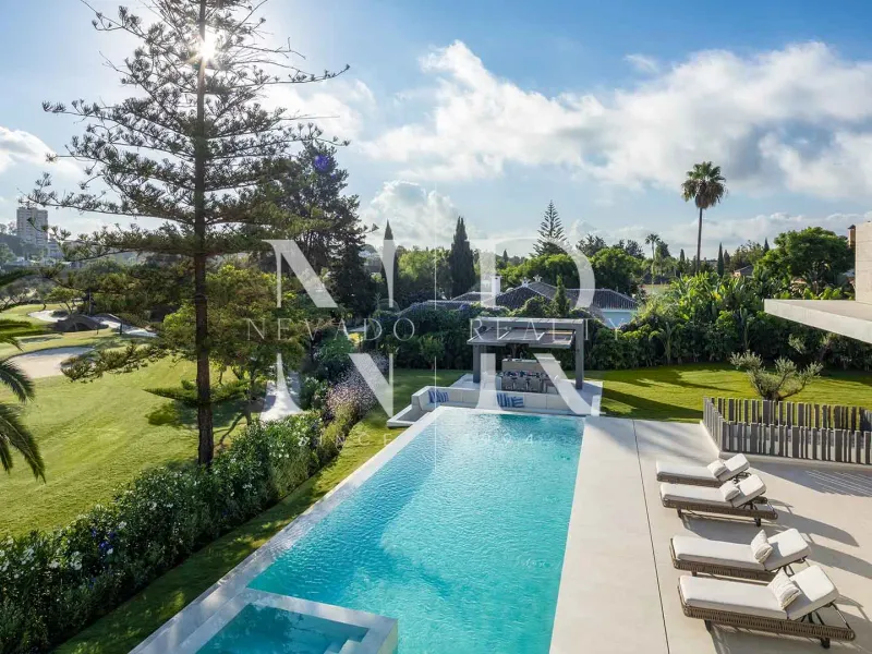 Frontline golf villa in Las Brisas Golf with panoramic views for sale