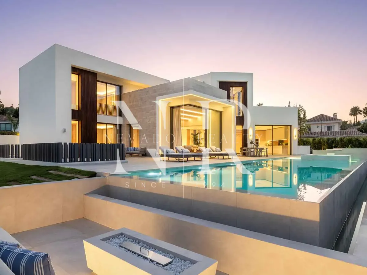 Frontline golf villa in Las Brisas Golf with panoramic views for sale