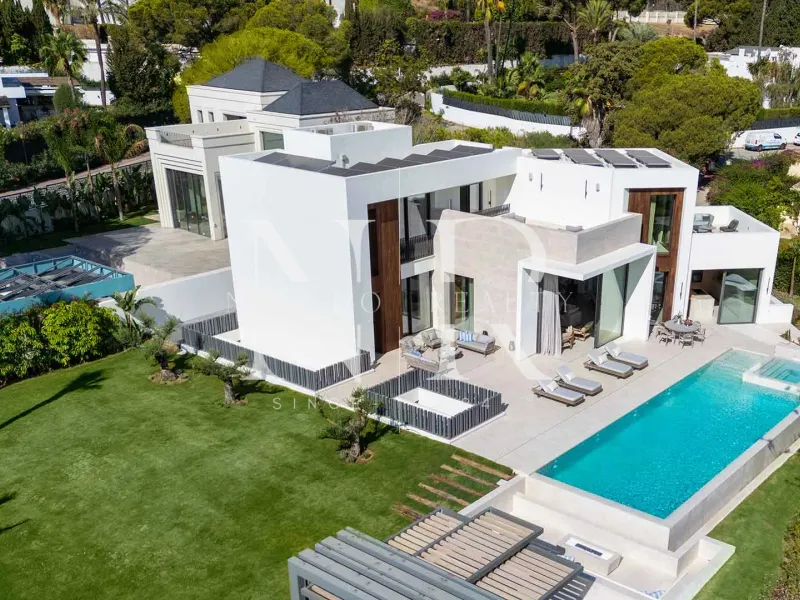 Frontline golf villa in Las Brisas Golf with panoramic views for sale