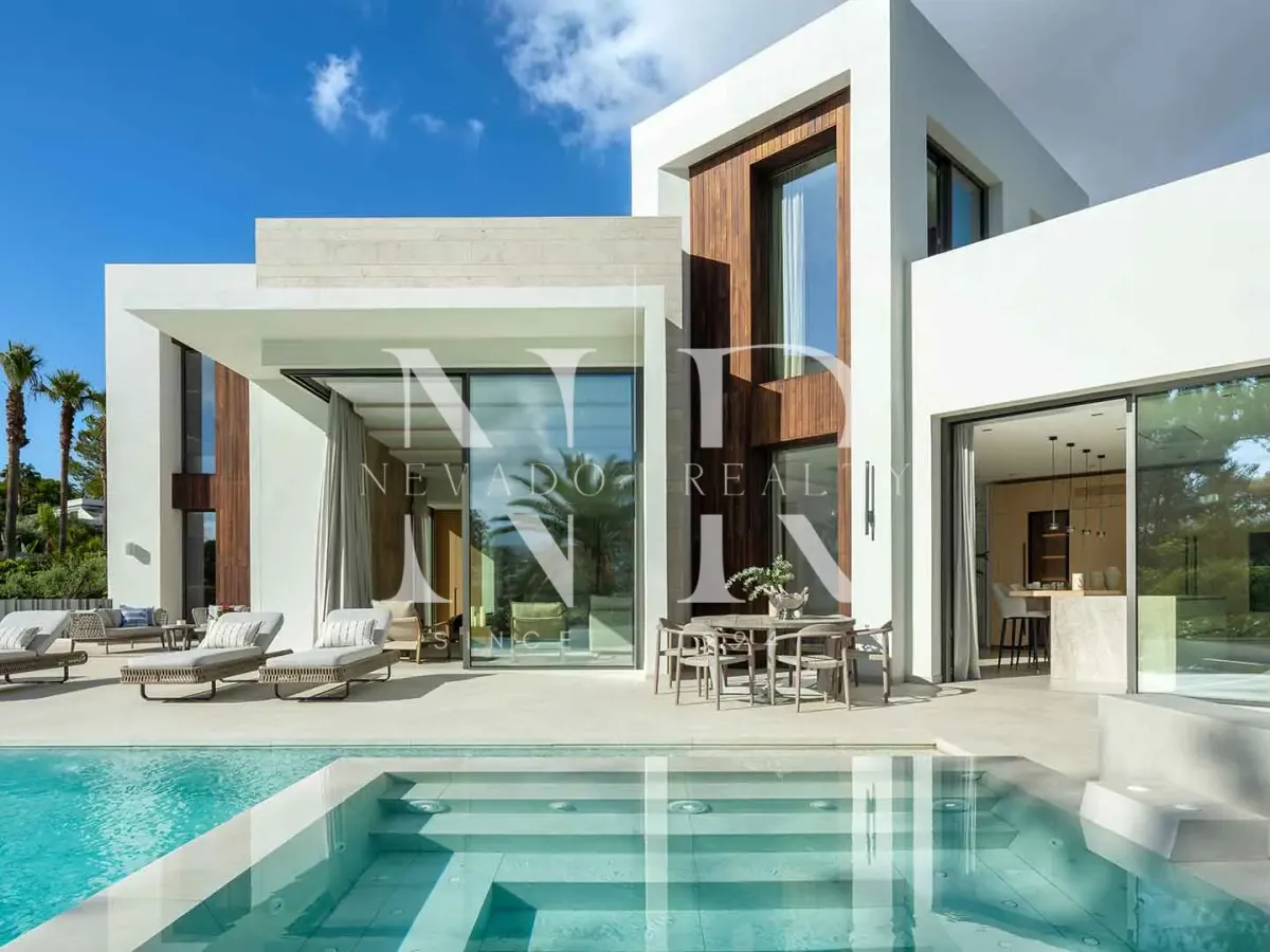 Frontline golf villa in Las Brisas Golf with panoramic views for sale