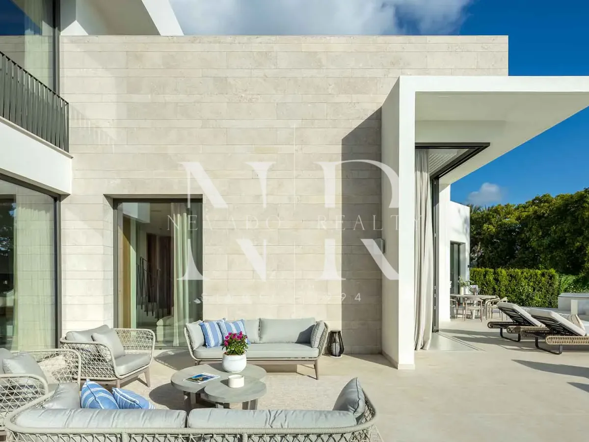 Frontline golf villa in Las Brisas Golf with panoramic views for sale