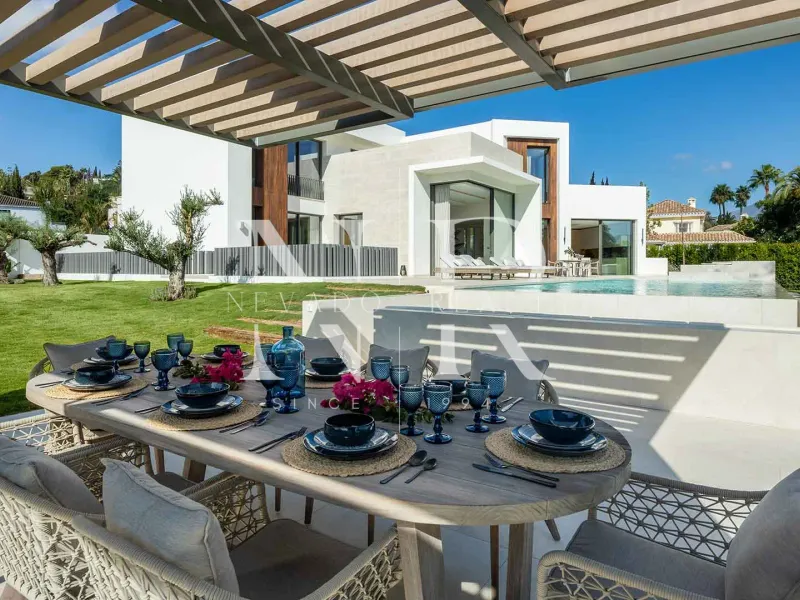 Frontline golf villa in Las Brisas Golf with panoramic views for sale