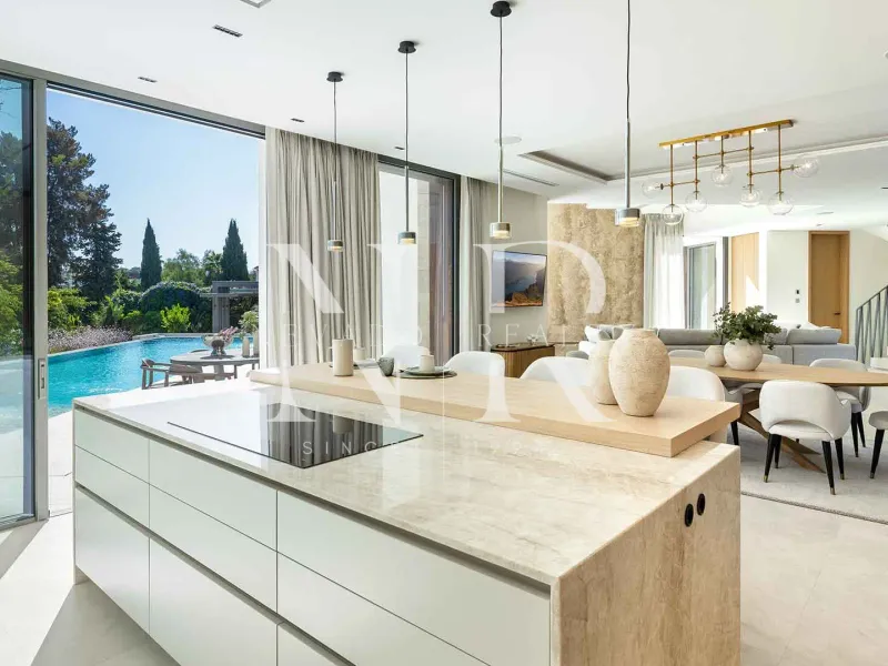 Frontline golf villa in Las Brisas Golf with panoramic views for sale