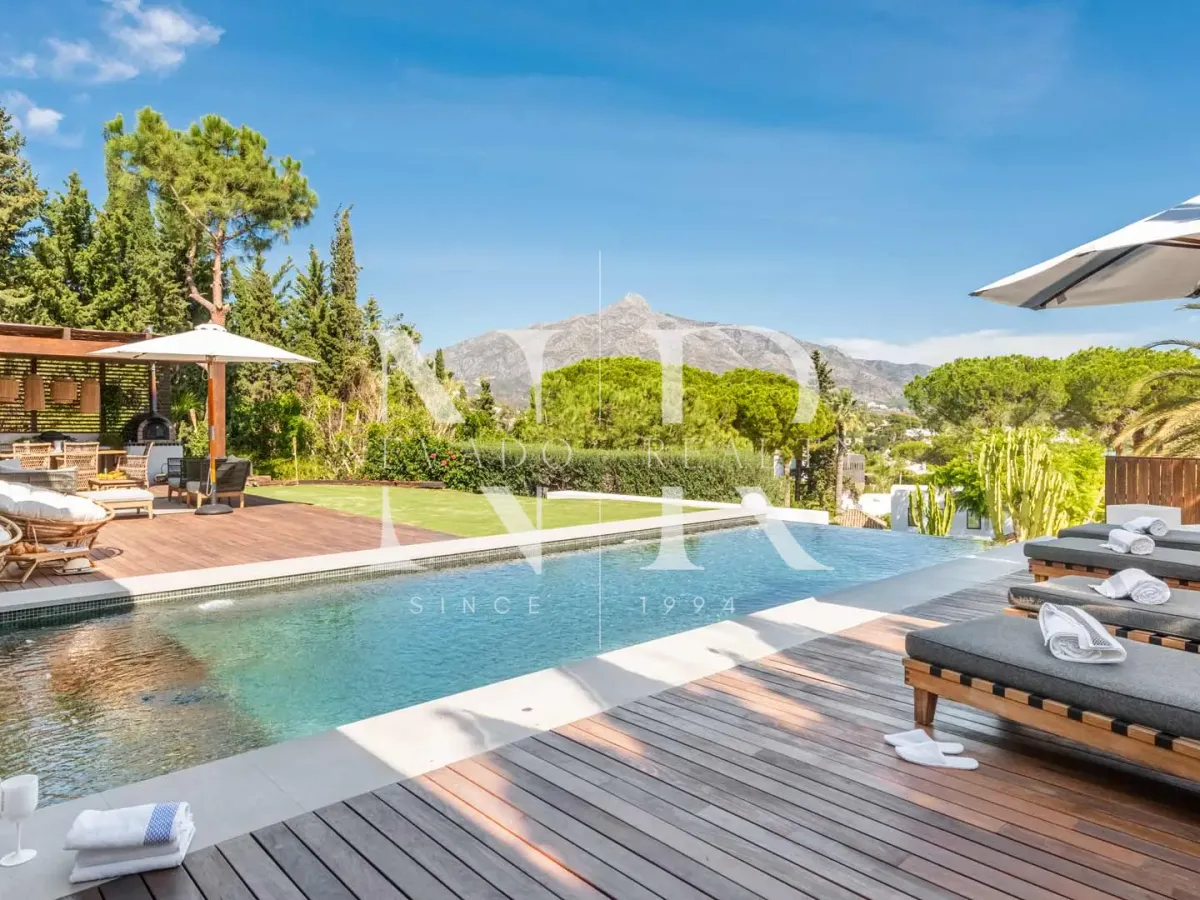 Balinese style villa in Las Brisas Golf with panoramic views for sale