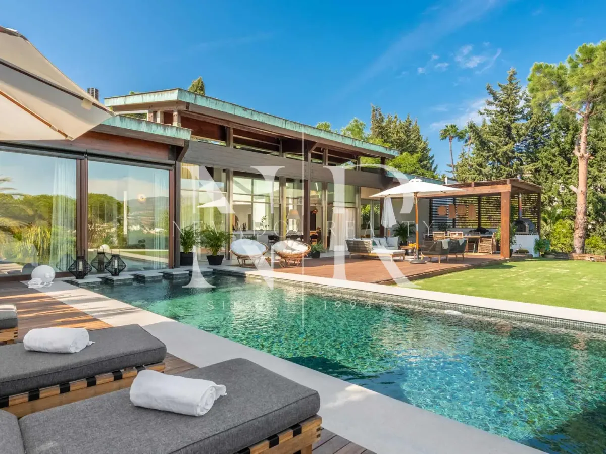 Balinese style villa in Las Brisas Golf with panoramic views for sale