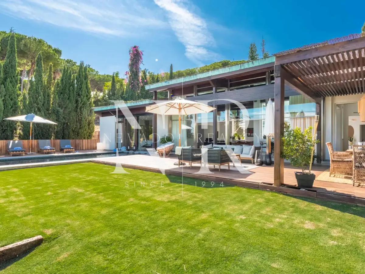 Balinese style villa in Las Brisas Golf with panoramic views for sale