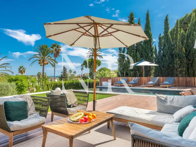 Balinese style villa in Las Brisas Golf with panoramic views for sale