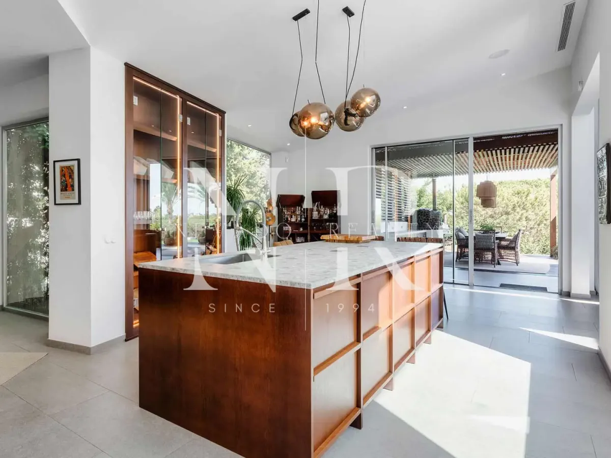 Balinese style villa in Las Brisas Golf with panoramic views for sale