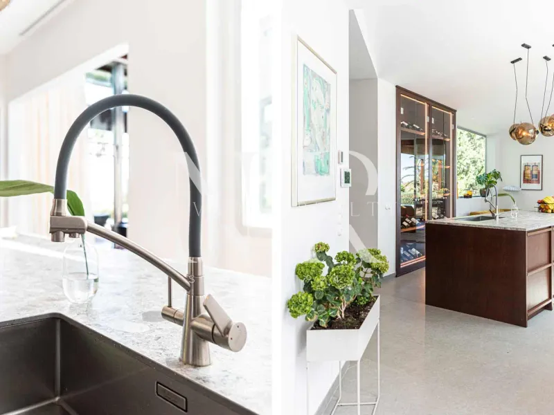 Balinese style villa in Las Brisas Golf with panoramic views for sale