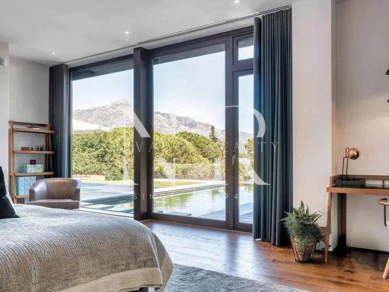 Balinese style villa in Las Brisas Golf with panoramic views for sale