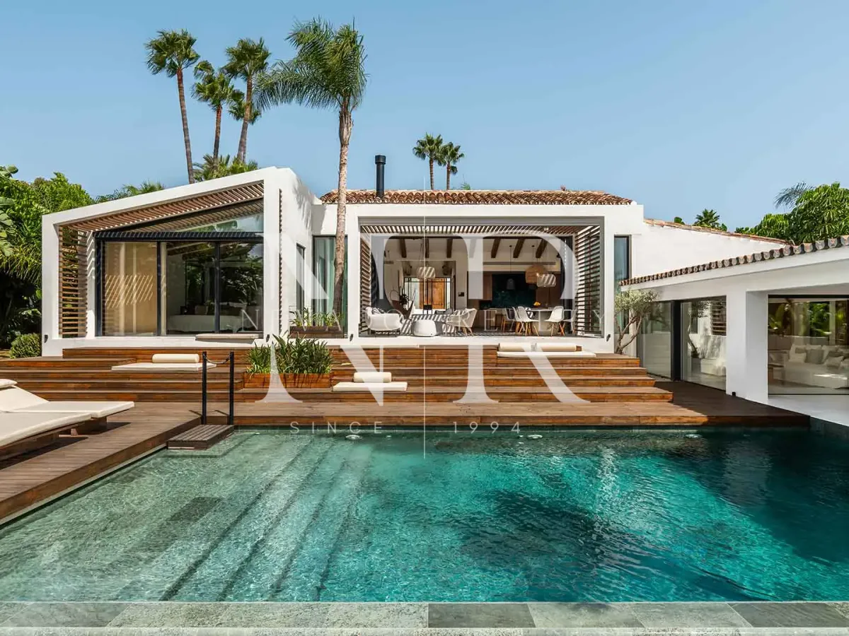 Front line Los Naranjos Golf villa with panoramic views for sale