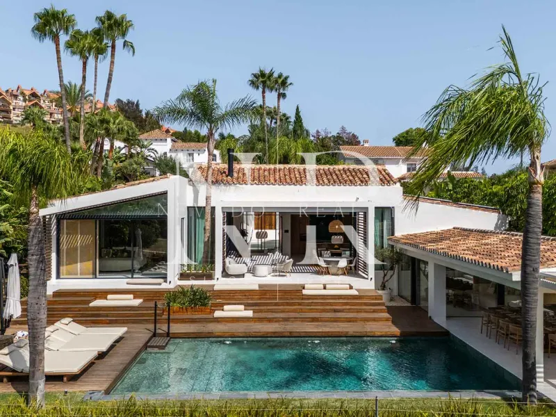 Front line Los Naranjos Golf villa with panoramic views for sale