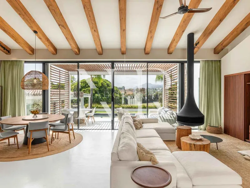 Front line Los Naranjos Golf villa with panoramic views for sale