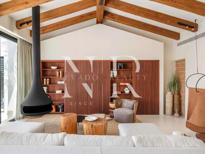 Front line Los Naranjos Golf villa with panoramic views for sale