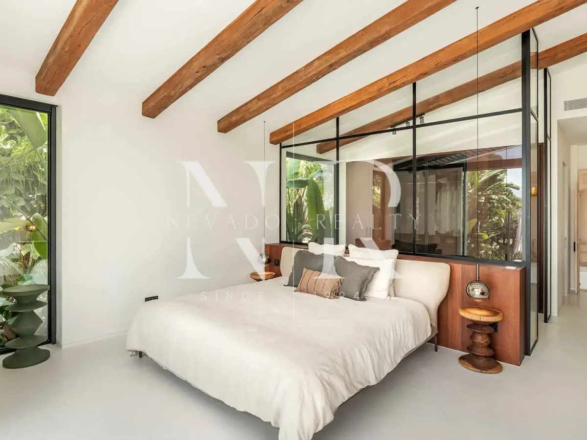 Front line Los Naranjos Golf villa with panoramic views for sale