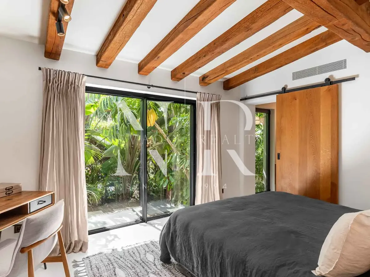 Front line Los Naranjos Golf villa with panoramic views for sale