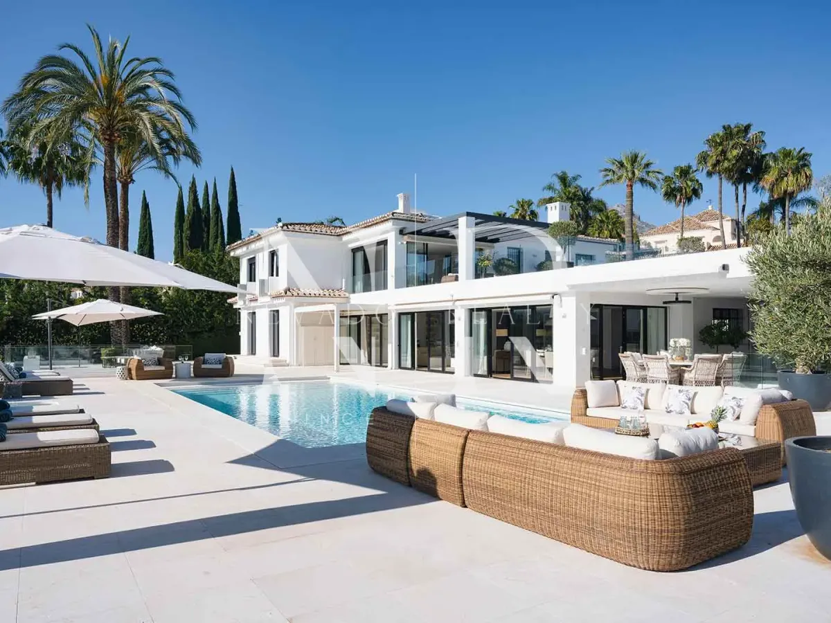 Frontline golf villa in Los Naranjos Golf Club for sale