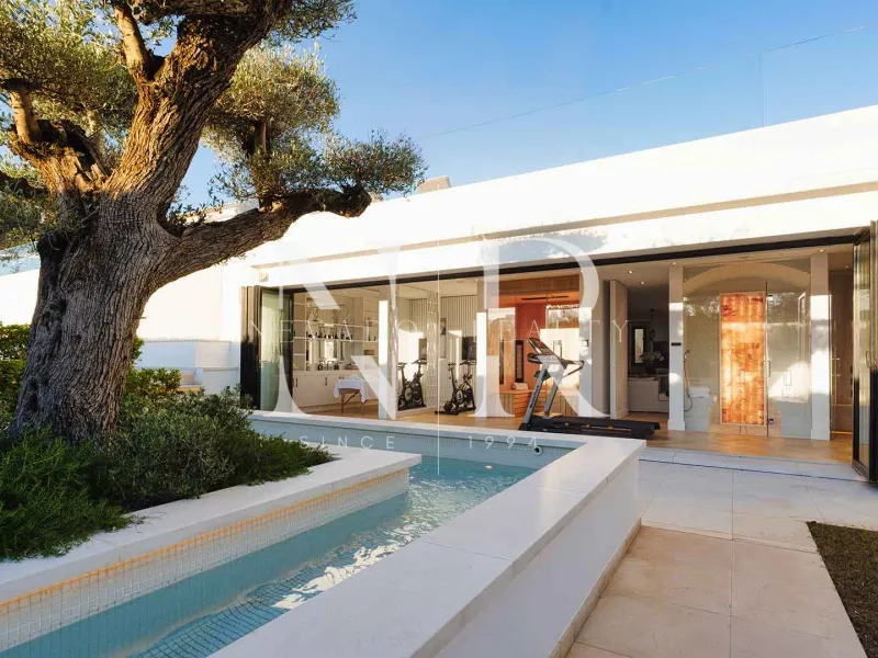 Frontline golf villa in Los Naranjos Golf Club for sale