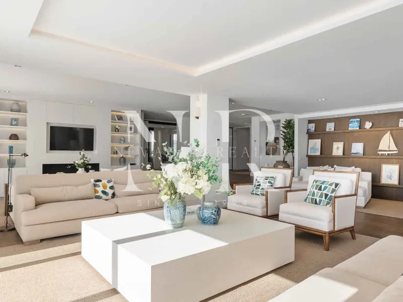 Frontline golf villa in Los Naranjos Golf Club for sale