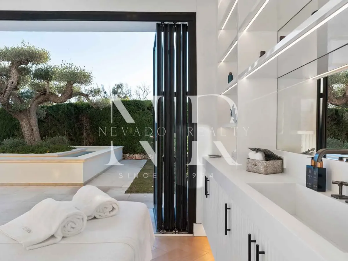 Frontline golf villa in Los Naranjos Golf Club for sale