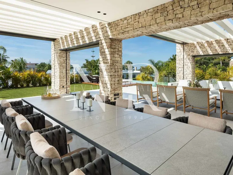 Unique design villa in Nueva Andalucia for sale