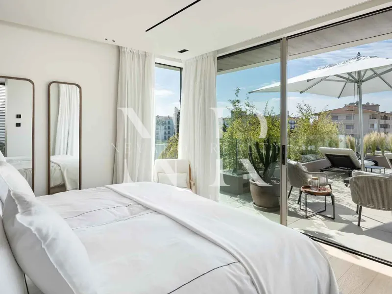 Unique design villa in Nueva Andalucia for sale