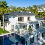 Frontline golf villa in Nueva Andalucia for sale 1