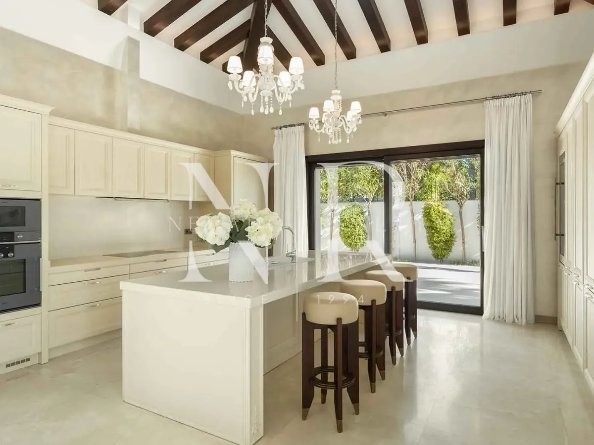 Frontline golf villa in Nueva Andalucia for sale