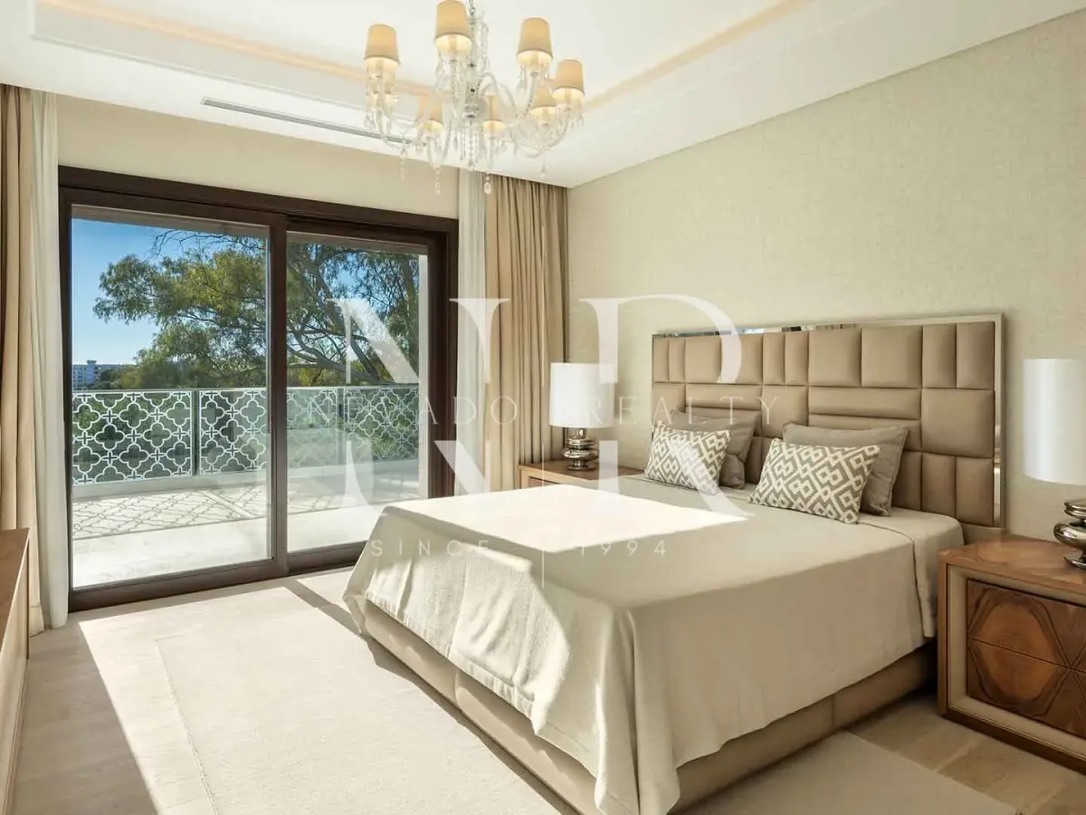 Frontline golf villa in Nueva Andalucia for sale