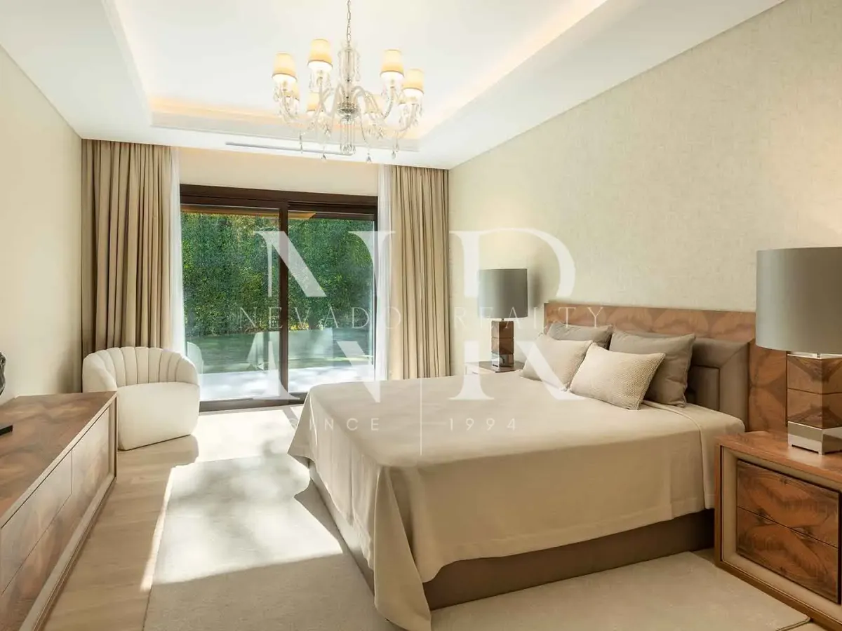 Frontline golf villa in Nueva Andalucia for sale