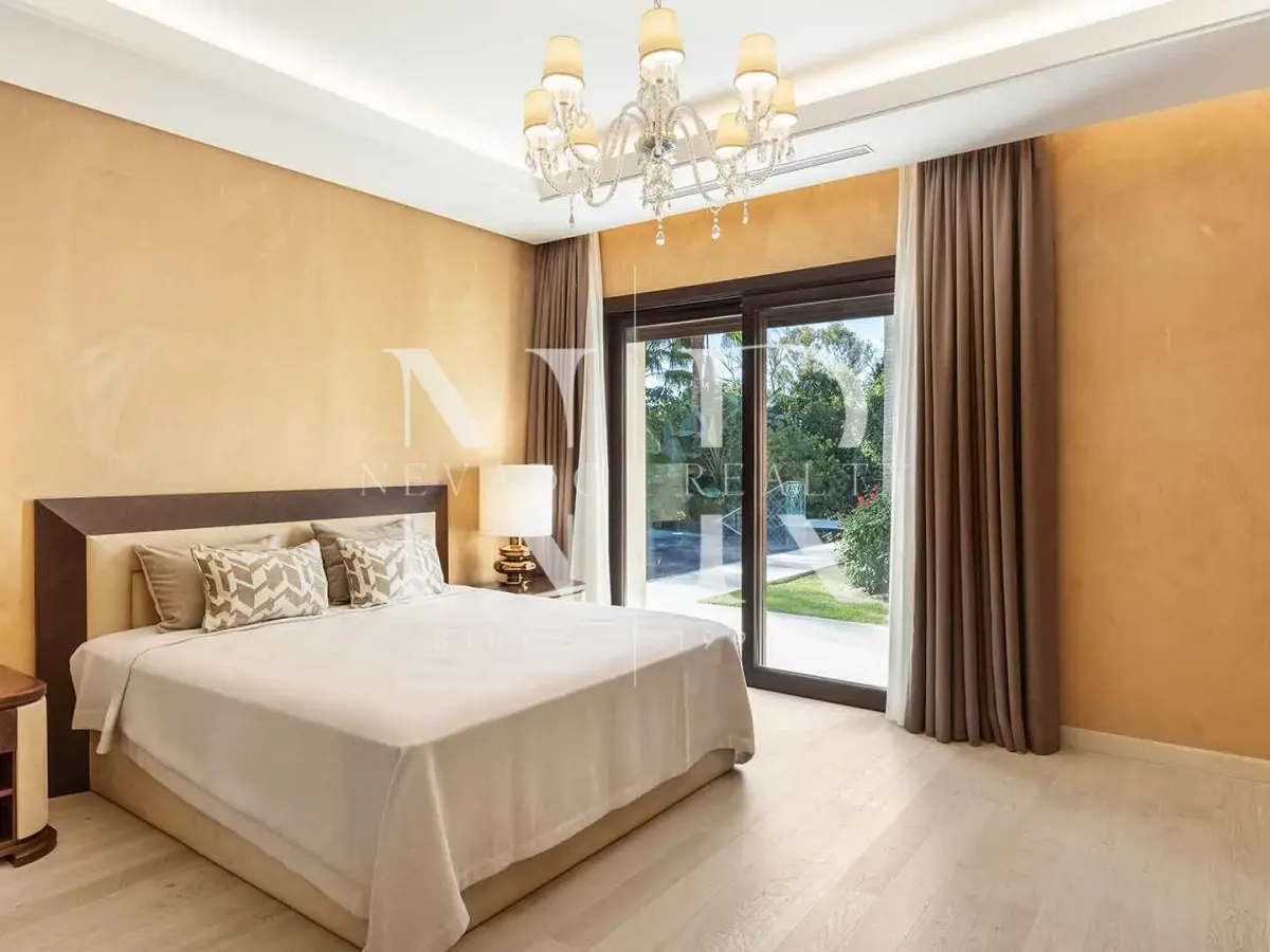 Frontline golf villa in Nueva Andalucia for sale