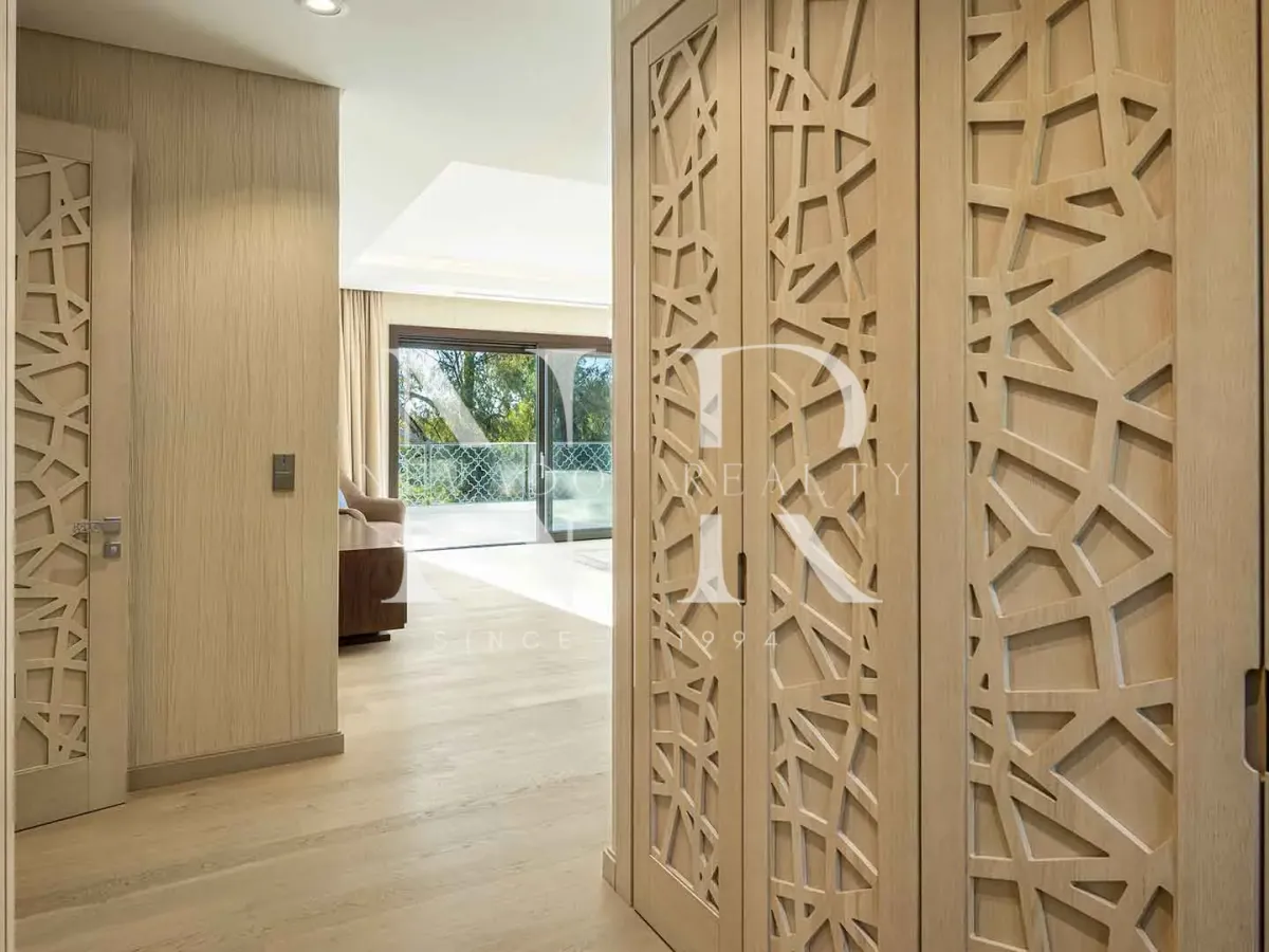 Frontline golf villa in Nueva Andalucia for sale