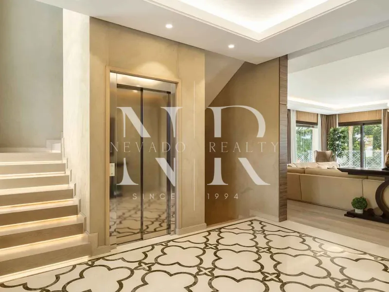 Frontline golf villa in Nueva Andalucia for sale