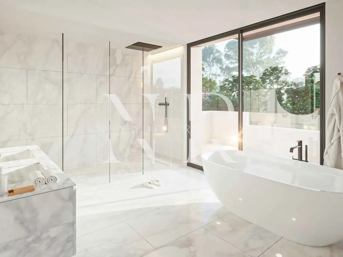 New build villa in Las Brisas for sale