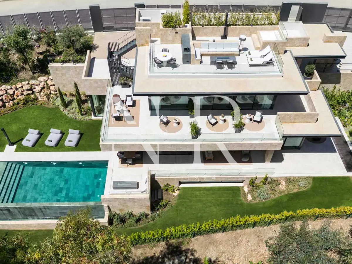 Villa in Nueva Andalucia close to the Golf Valley for sale