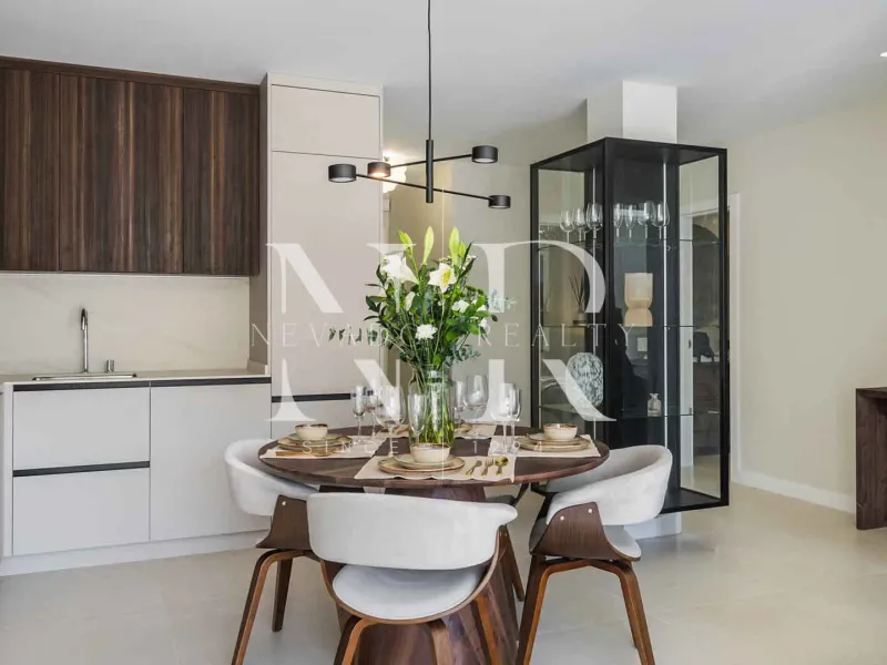 Completely renovated apartment in Los Almendros residential complex for sale